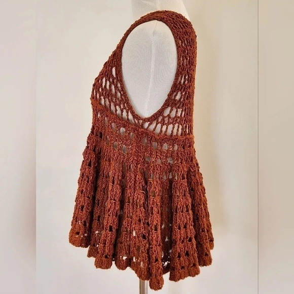 || FREE PEOPLE || Circles Within crocheted tank top, sweater, boho, orange - Picture 5 of 7